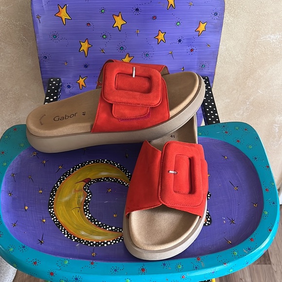 Very fun, funky, FABULOUS Gabor sandals… purchased three weeks ago in Paris. - Picture 4 of 4